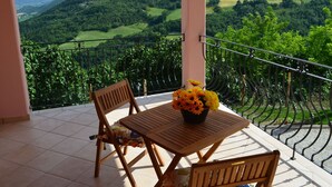 Unclassified image, 2 of 33, button - Villa in Marche With Pool & Panoramic Views (Acqualagna)