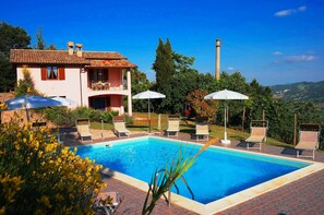 Exterior - Villa in Marche With Pool & Panoramic Views (Acqualagna)