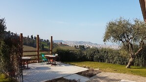 Outdoor dining - Spacious Holiday Home in Pescara With Swimming Pool (Pescara)