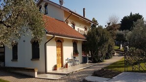 Exterior - Spacious Holiday Home in Pescara With Swimming Pool (Pescara)