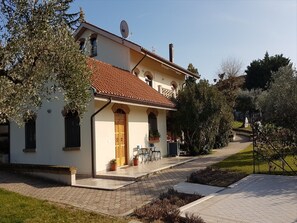 Exterior - Spacious Holiday Home in Pescara With Swimming Pool (Pescara)