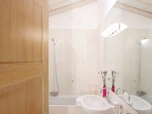 Apartment | Bathroom - Belvilla by OYO Tipologia Trio (Venice)