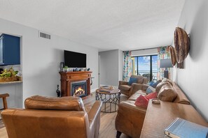 TV, fireplace