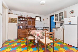 Comfort House | In-room dining