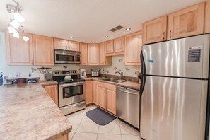 冰箱、微波炉、烤箱、炉灶