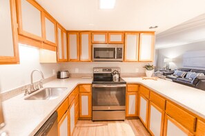 Fridge, microwave, oven, stovetop - Oceanfront-402-- 3 Bedroom / 2 Bath Condo pet friendly in North Myrtle Beach (North Myrtle Beach)