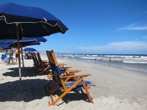 On the beach - Oceanfront-402-- 3 Bedroom / 2 Bath Condo pet friendly in North Myrtle Beach (North Myrtle Beach)