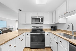 冰箱、微波炉、烤箱、炉灶