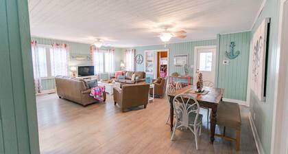 Short Walk To Ocean 4 Bedroom / 2 Bath Pet Friendly Private Home with Pool