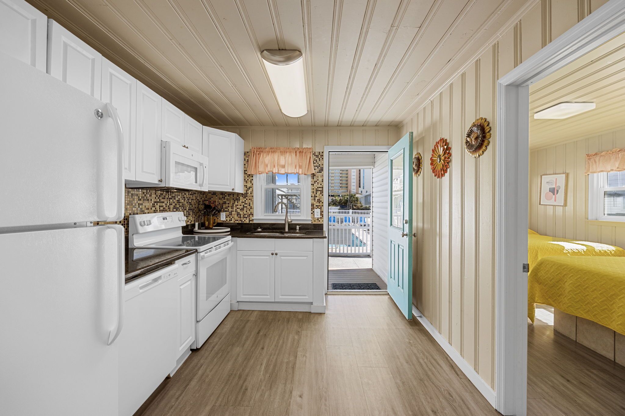 Refrigerador, microondas, horno, placa de cocina