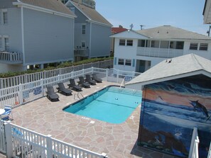 Pool - Short walk to Beach, 2 Bedroom/1 Bath Quad 3 (up) w/pool access near Main St (North Myrtle Beach)