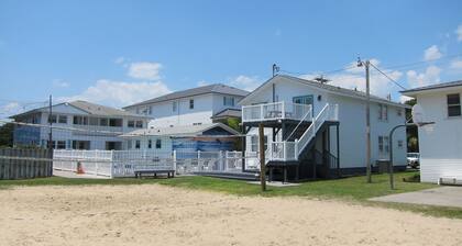 Short walk to Beach, Private poolside cottage-5---- 1 Bed/1 Bath near Main St