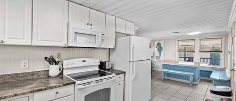 Frigorífic, microones, forn i placa de cuina