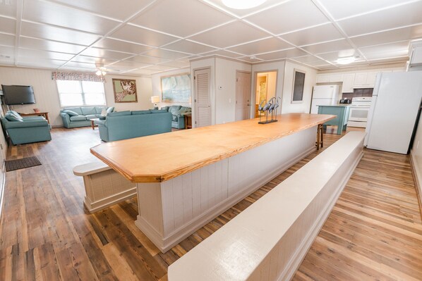 Interior - Short walk from beach, 5 Bedroom/3 Bath Duplex-10-plenty of room for groups (North Myrtle Beach)