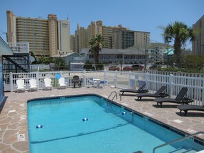 Pool - Short walk from beach, 5 Bedroom/3 Bath Duplex-10-plenty of room for groups (North Myrtle Beach)