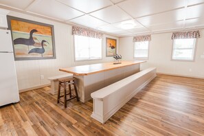 Interior - Short walk from beach, 5 Bedroom/3 Bath Duplex-10-plenty of room for groups (North Myrtle Beach)