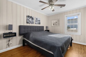 6 bedrooms, WiFi - Private Home in Cherry Grove w/ Pool Jacuzzi, great large groups, near ocean (North Myrtle Beach)