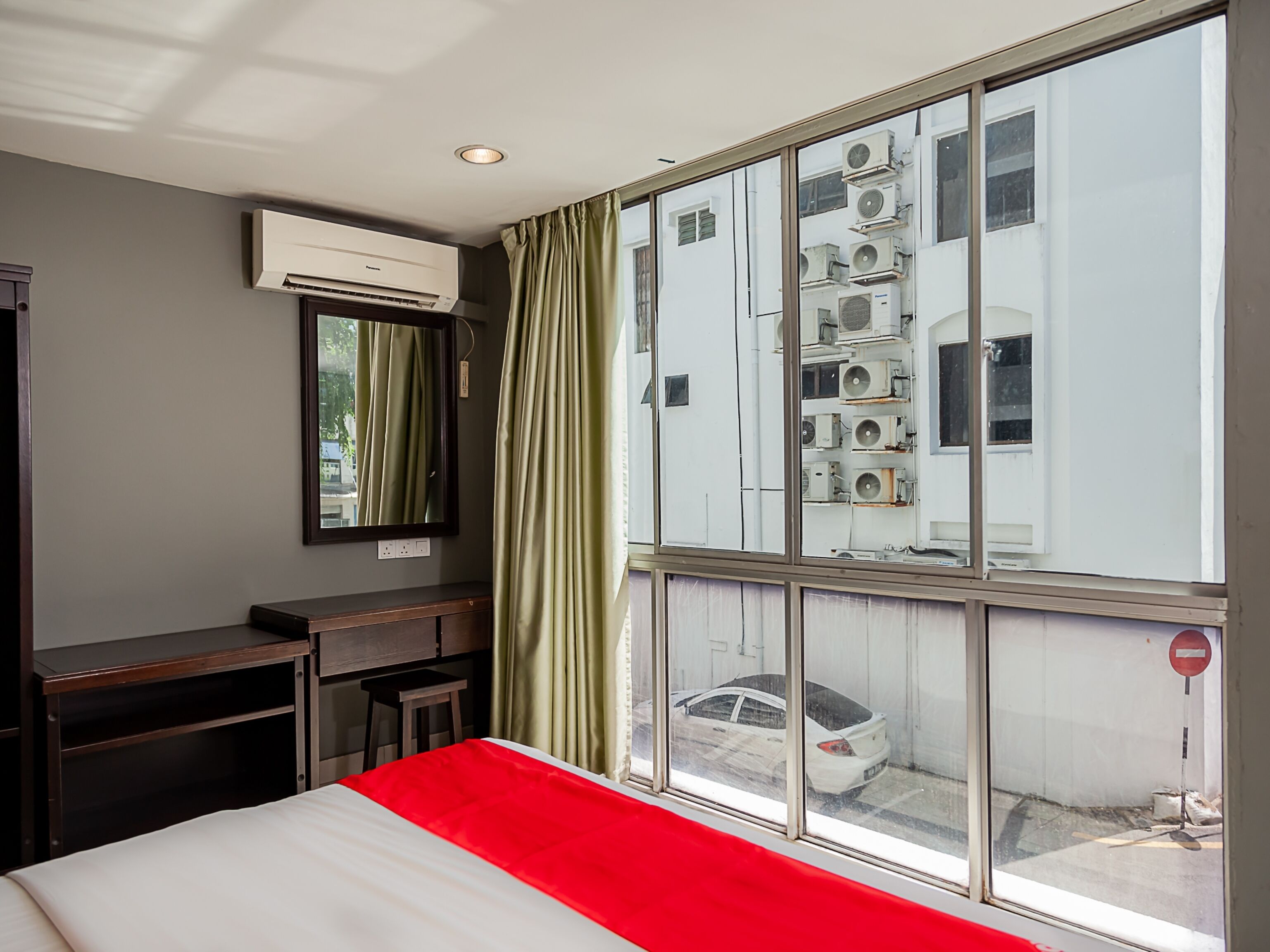 Superior Suite | Desk, WiFi (free), bed sheets