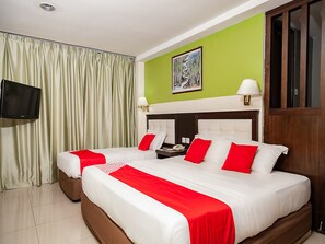 Superior Suite | Desk, free WiFi, bed sheets - Hotel O Mansion Inn (Sibu)