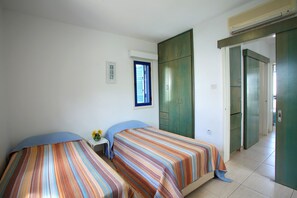 2 bedrooms, in-room safe, iron/ironing board, free WiFi