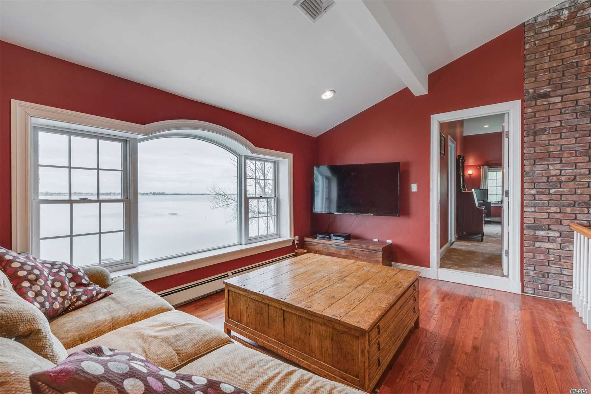 5 Bedroom Beachfront. Quiet Safe Solitude Centre Island Sunsets from everty room