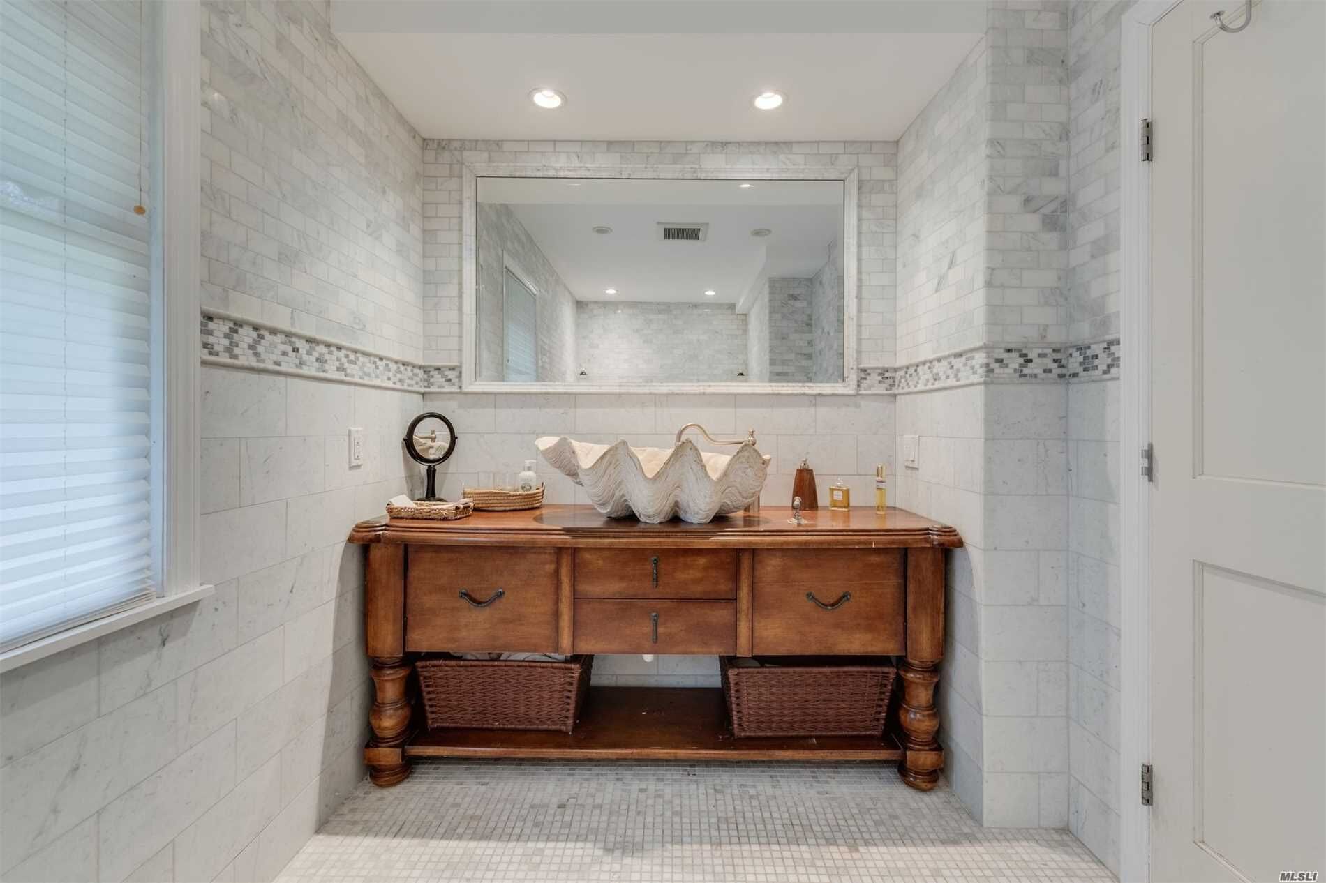 5 Bedroom Beachfront. Quiet Safe Solitude Centre Island Sunsets from everty room