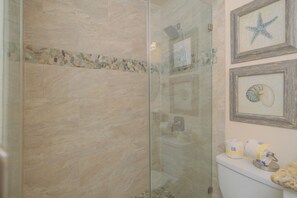 Combined shower/bathtub, hair dryer, towels - Barefoot Sunrise, Wonderful Ocean View! (Galveston)