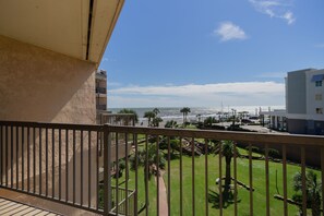 Property grounds - Get A Wave From It All - Enjoy up to 35% off high season rates for a limited time! (Galveston)