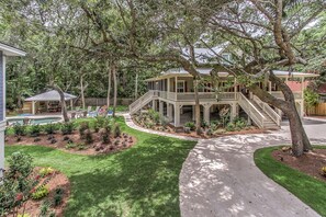Exterior - Spacious 5 bed Low Country House, Private Pool and Spa, 5 min walk to beach (Hilton Head Island)