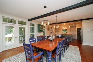 Dining - Spacious 5 bed Cottage with Private Pool and Hot Tub, 5 min walk to beach (Hilton Head Island)