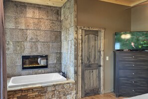 5 bedrooms, iron/ironing board, travel cot, bed sheets