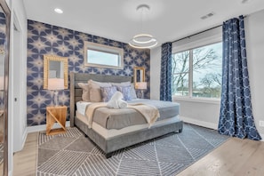 4 bedrooms, iron/ironing board, WiFi, bed sheets