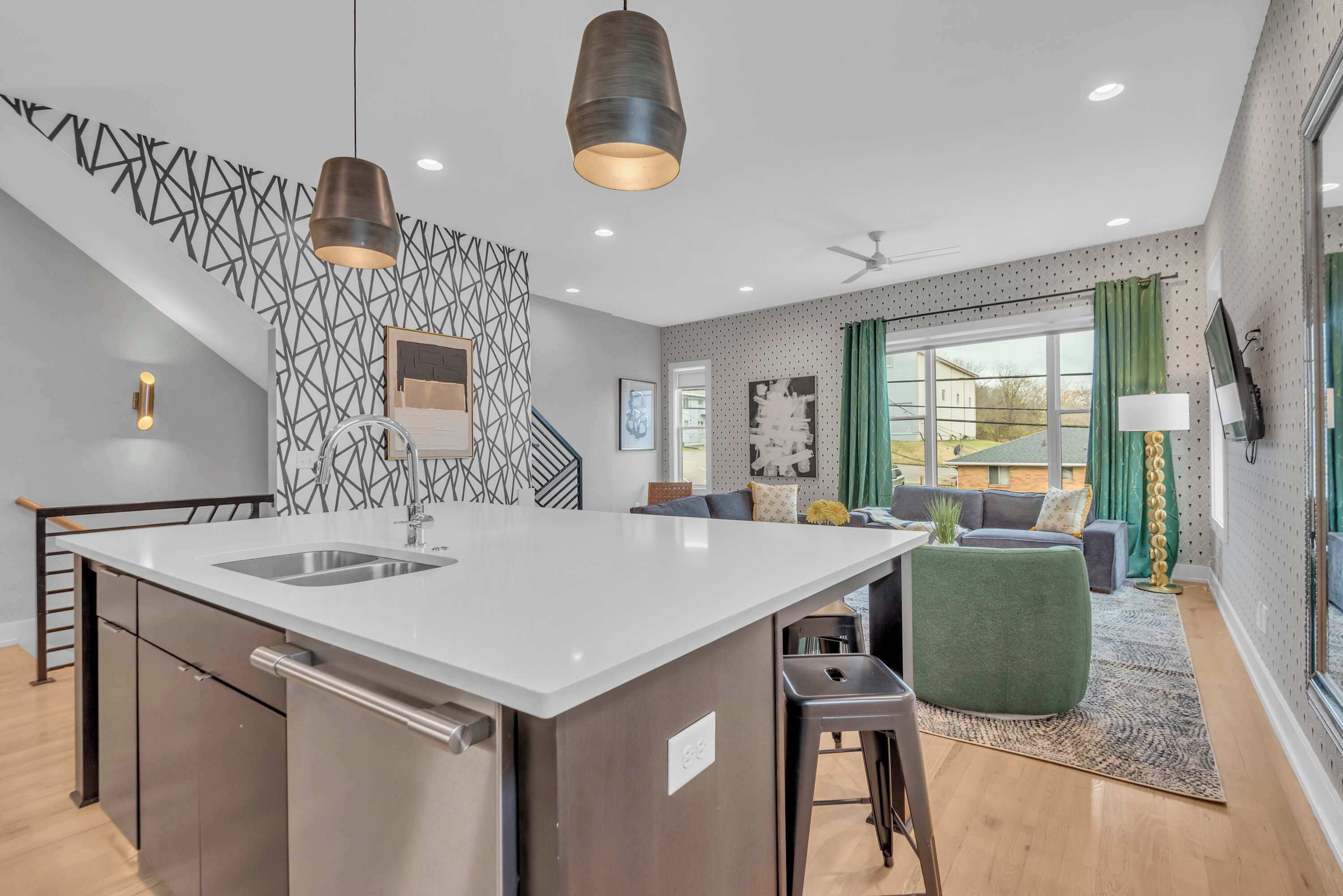 المنشأة من الداخل