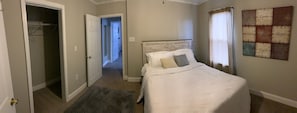 3 chambres, coffres-forts dans les chambres, fer et planche à repasser