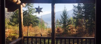 Cozy Log Cabin in Pristine Nature