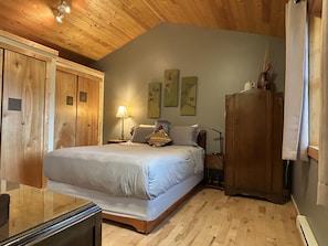 1 bedroom, iron/ironing board, travel crib, free WiFi