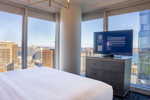 Executive Suite, 1 King Bed with Sofa bed | Premium bedding, minibar, in-room safe, individually decorated - The Sutton Place Hotel Halifax (Halifax)