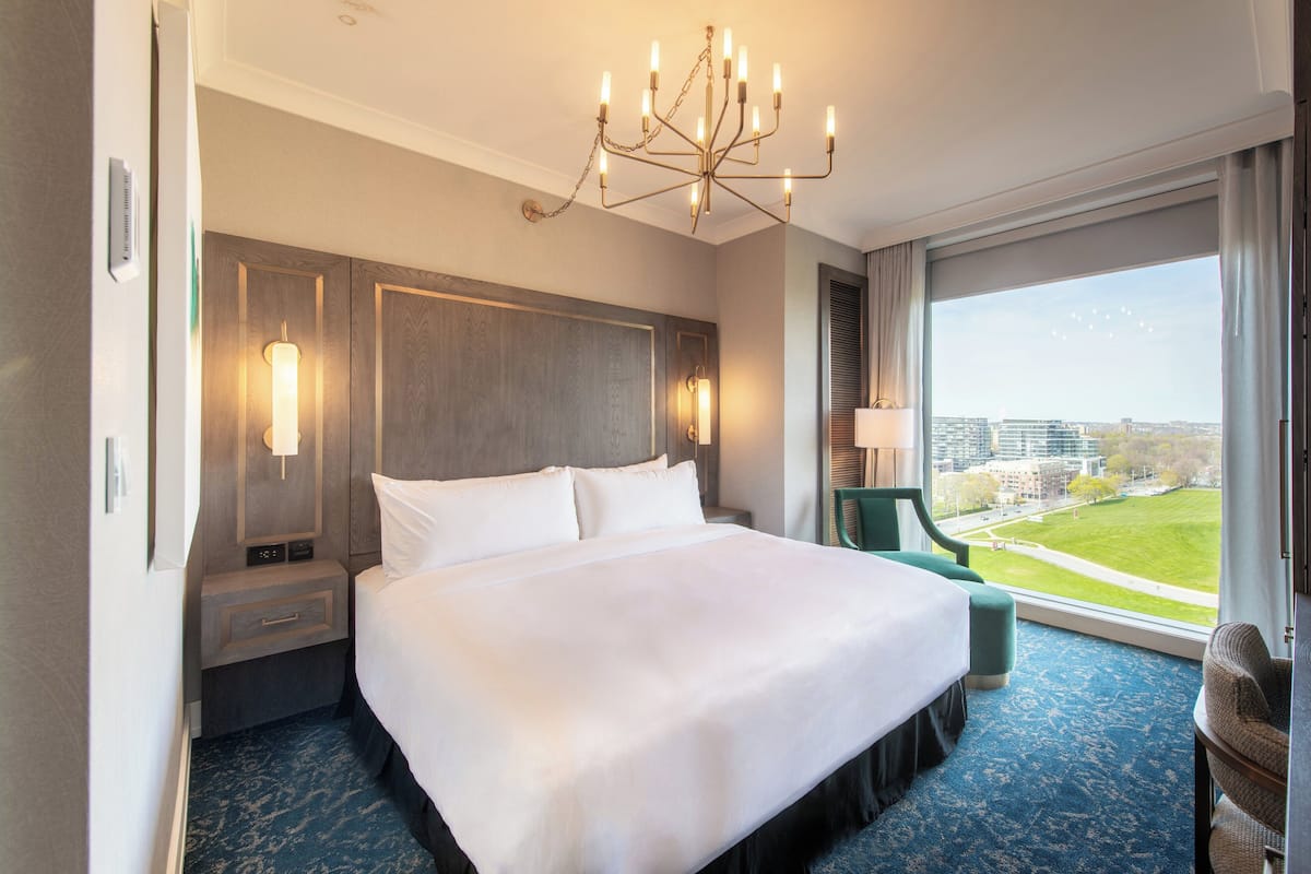 1 bedroom, premium bedding, minibar, in-room safe