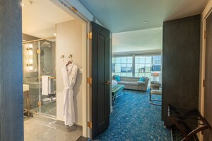 Ropa de cama de alta calidad y minibar 