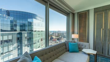 1 bedroom, premium bedding, minibar, in-room safe