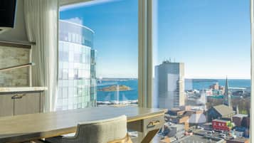 Executive-svíta - 1 stórt tvíbreitt rúm með svefnsófa (With Tub) | 1 svefnherbergi, rúmföt af bestu gerð, míníbar, öryggishólf í herbergi