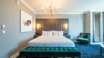 Accessible Room, 1 King Bed, Roll-In Shower