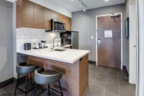 Standard Suite, 1 King Bed, Kitchen | Private kitchen | Coffee/tea maker