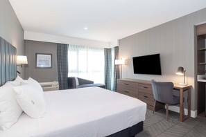 Standard Room, 1 King Bed | Pillowtop beds, in-room safe, desk, laptop workspace