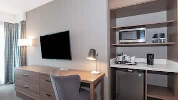 Chambre Standard, 1 très grand lit | Lit avec matelas à plateau-coussin, coffre-fort, bureau