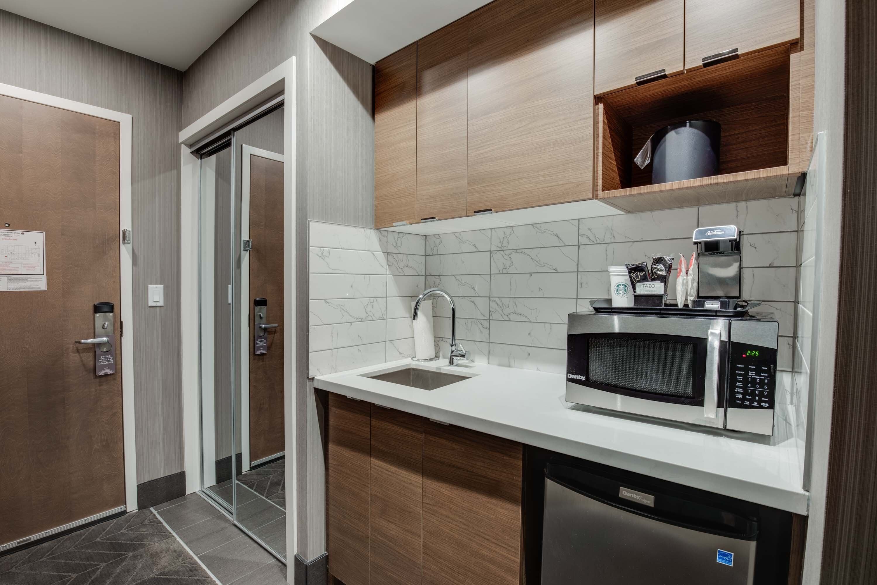 studio suite, 1 king bed, kitchenette | private kitchenette | coffee/tea maker