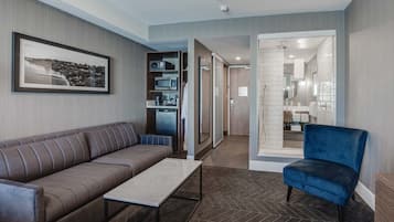 Camas con pillow-top, caja de seguridad en la habitación y escritorio