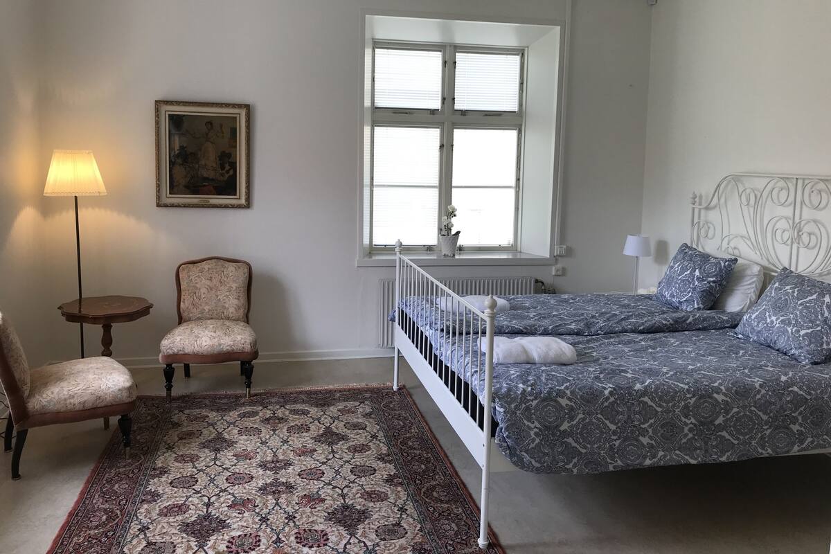 Double Room, Shared Bathroom | Individually decorated, individually furnished, bed sheets