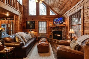 Smart-TV, Kamin, DVD-Player, Bücher