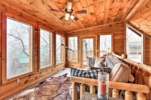 Smart TV, fireplace, DVD player, books